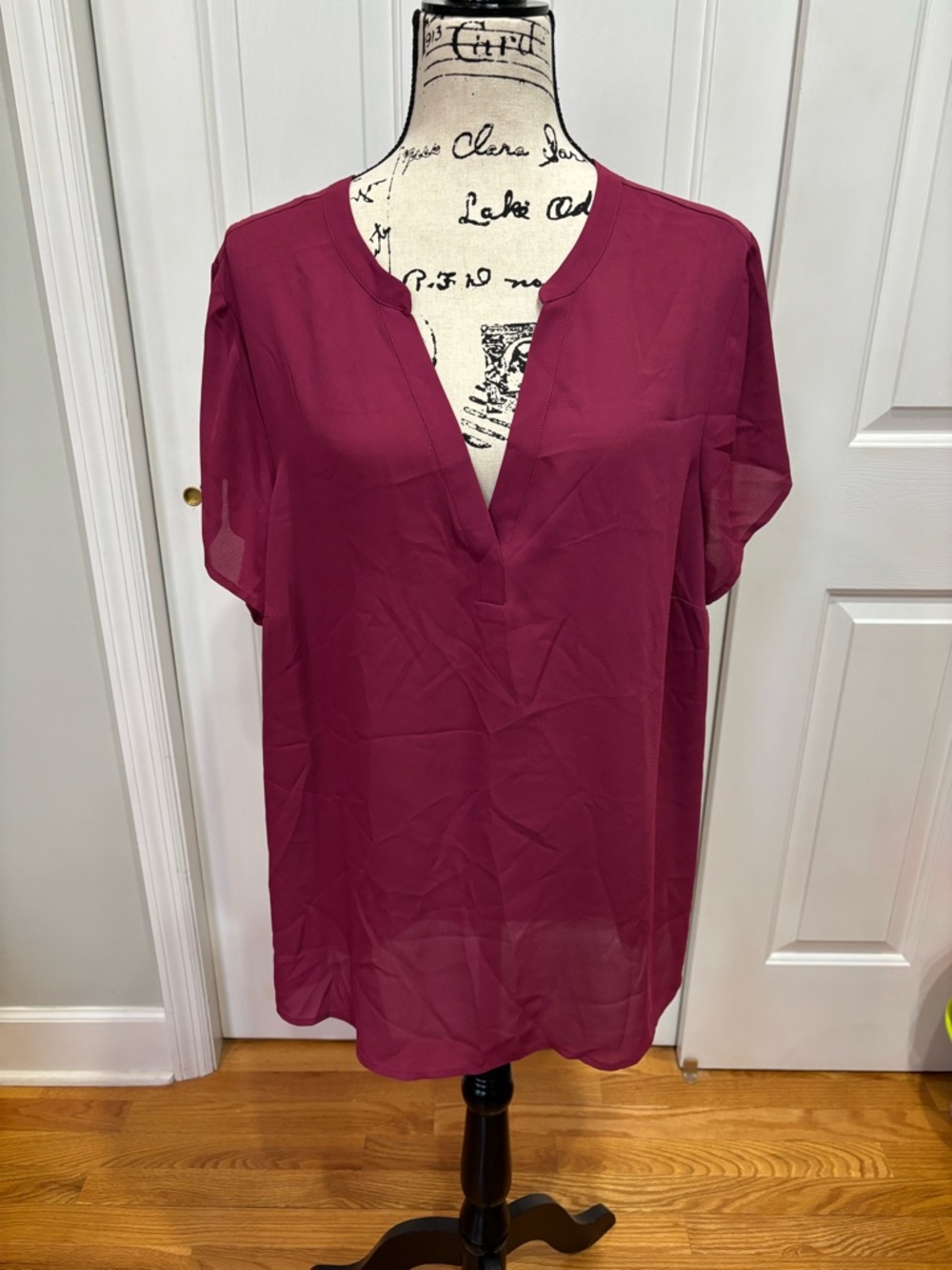 torrid Burgundy V-Neck Short Sleeve Georgette Blouse Size 2 NWT